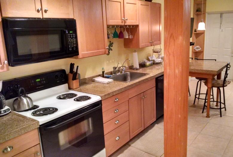 104 Kitchen w/ Granite counter tops